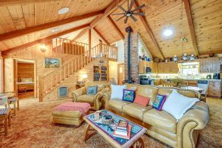 Countryside Views Family-Friendly Badger Cabin - Badger - 0