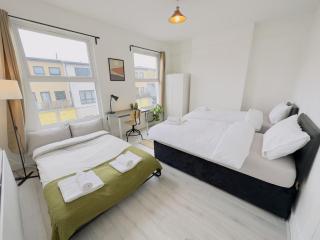 Leyton House - SleepyLodge - 0