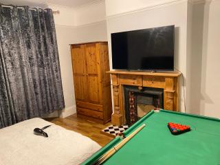 Hometel Digs Hidden Mansion Sleeps 15 - Leicester - 7