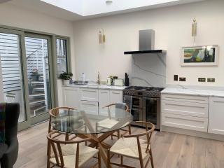 Village 3 bed Town House - Dublin - 1