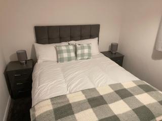 Easystays Baby Mansion Can Sleep 18 - 1