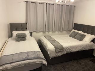 Hometel Digs Large Detached Spacious Comfy Home - Leicester - 3