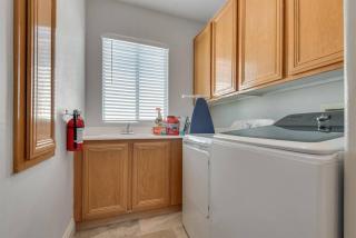 Carolina Blue Luxurious NV Retreat - Henderson - 5