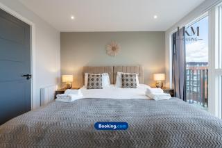 LAST-MINUTE SPECIALS l MODERN HOUSE l WEMBLEY STADIUM LOCATION, FREE PARKING, 5 MIN TO BRENT CROSS WEST STATION, SLEEPS Up to 6 l Elevate Living Estates Short Lets Cricklewood & BRENT CROSS - 5