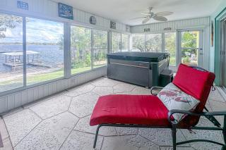Red Beach Lake Escape - 8