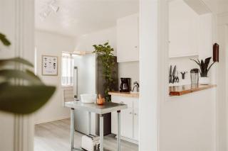 Walk to Beach and Restaurants - Easy Parking - Long Beach - 4