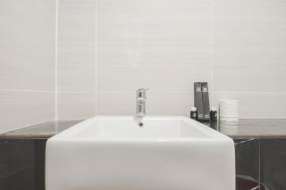 Gorgeous and Cozy Studio at West Vista Apartment By Travelio - Jakarta - 6