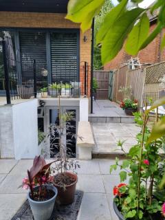 Modern self contain studio Own Private Access - Finchley - 0