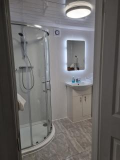 Modern self contain studio Own Private Access - Finchley - 3