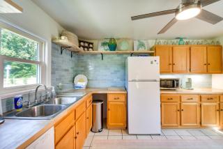 Bungalow with Large Yard 8 Mi to Cape Charles Beach - 6