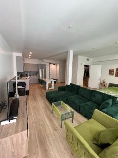 Heart of Koreatown - New, Modern, Cozy, Fully Furnished Vibrant Studio - Los Angeles - 9