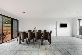 Hearthstone Haven - Spacious Beachside Group Getaway - Safety Beach - 3