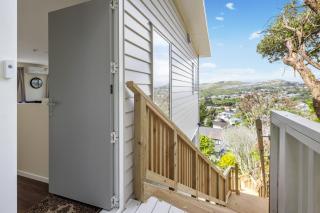 Stunning view, privacy, close to ferry & brand-new - Wellington - 6