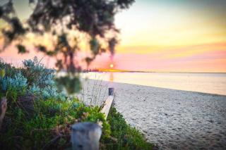 Palm Cove Villa- 2 mins walk to beach - Rockingham - 5