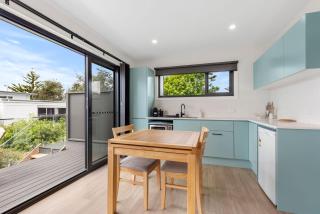 Azure Studio - Ocean Glimpses - 3 Mins Walk to Beach - 5