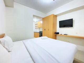 Homey and Comfy Studio Apartment at Parahyangan Residence By Travelio - 8