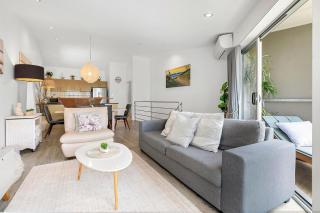 Andari Apartment 2, Sunshine Beach, Beachfront Street and just steps to Surf-club - Sunshine Beach - 3