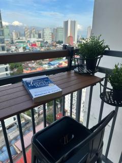 QLED 55 inch TV, 220 Mbps, Coffee Pods, King Bed 3 mins walking distance to LRT 2 station, 10 mins drive to Robinson Magnolia Mall - 6