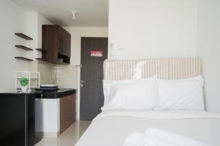 Comfy and Minimalist Studio Room at Serpong Garden Apartment By Travelio - 4