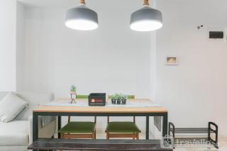 Luxurious 2BR at West Vista Apartment By Travelio - 8