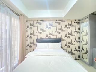 Homey Studio Furnished at Grand Asia Afrika Apartment By Travelio - 4