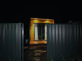 Lakeside Tiny Home - Cromwell - 6