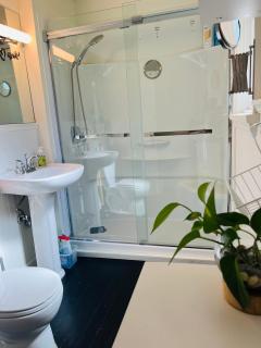 Hikari-Okanagan Sunshine B&B - 1
