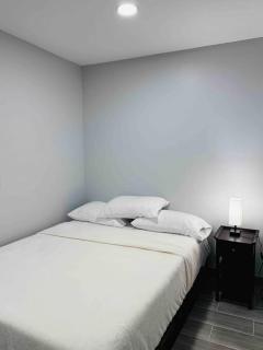 Convenient Stay near Chicago Ohare Airport with King Beds and Coffee - Des Plaines - 8