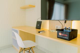 Comfortable and Minimalist Studio at Amethyst Apartment By Travelio - 2
