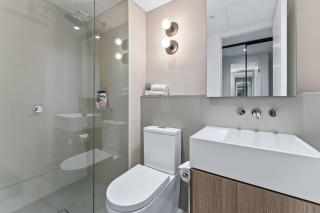 Modern Luxury in the Heart of Melbourne's CBD - 4