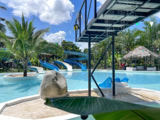 Warehouse18 Pool Cafe Resort - 1