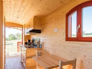 Séjour en roulotte avec piscine et WiFi en Vallée de la Saône - FR-1-583-79 - - 9