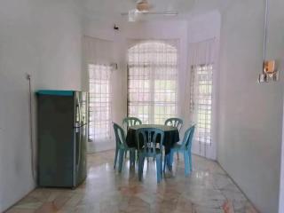 Villa Medina Lake Bungalow 15 pax Bagan Lalang - 3