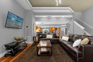 4BR Disney Family Townhouse Resort in Orlando - with Resort Pool, Gym, Games, & Jacuzzi - Orlando - 6