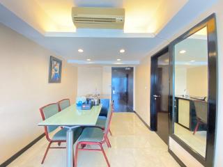 Gorgeous & Classic 2BR at Braga City Walk Apartment By Travelio - Bandung - 4