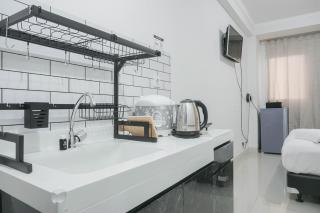 Strategic and Comfy Studio at Signature Park Grande Apartment By Travelio - Jakarta - 1