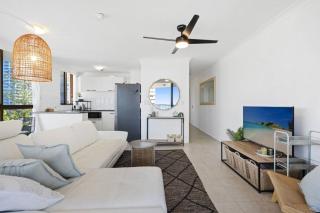 Surfers Paradise 1 bedroom apartment Bright, Spacious, 3 min to Beach, Stunning Views - Gold Coast - 2