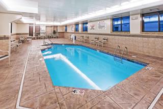 AmericInn by Wyndham Omaha - Omaha - 2