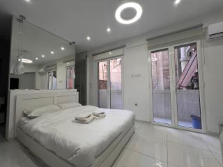 WSD Athens Pireas Stylish 2BD Apt with City View Balcony - Pireo - 8