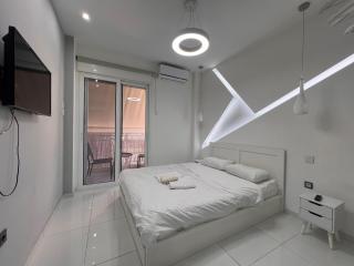 WSD Athens Pireas Stylish 2BD Apt with City View Balcony - Pireo - 7