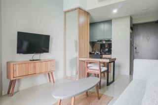 Minimalist and Cozy Stay 1BR Apartment at Mustika Golf Residence By Travelio - Bekasi - 1