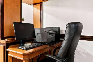 Days Inn & Suites by Wyndham Warren - Warren - 0