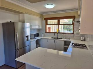 Your Cozy Home Away from Home - Ballarat - 7