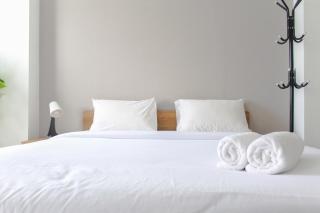 Cozy Living Studio Room at Urbantown Serpong Apartment By Travelio - Tangerang - 9