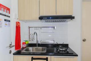 Cozy Living Studio Room at Urbantown Serpong Apartment By Travelio - Tangerang - 4