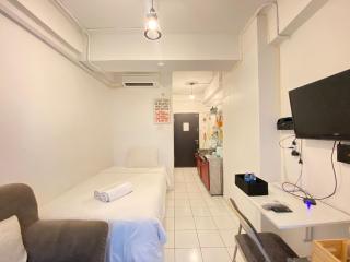 Cozy Studio Room at Grand Asia Afrika Apartment By Travelio - Bandung - 8