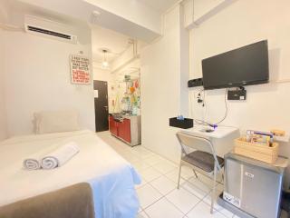 Cozy Studio Room at Grand Asia Afrika Apartment By Travelio - Bandung - 3