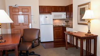 Staybridge Suites Wichita by IHG - Wichita - 8