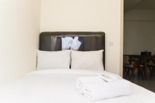 Comfortable and Homey 3BR at Meikarta Apartment By Travelio - Bekasi - 8