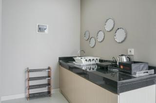 Chic and Cozy Studio Apartment at Ciputra International By Travelio - 7